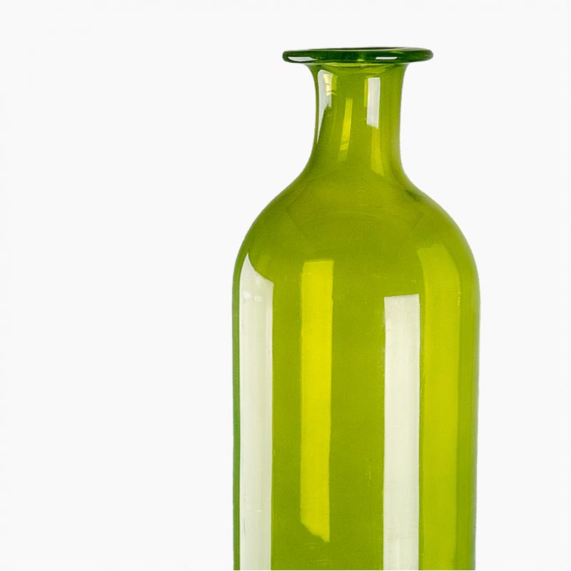 Бутылки зеленого цвета. Ярко зелёная бутылка. Бутылка ярко зеленого цвета. Cava салатовая бутылка. Бутылка ярко зелёная 1.5.