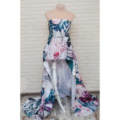 Платье с цветочным принтом со шлейфом