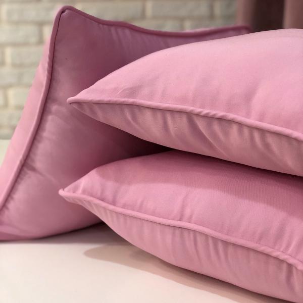 Подушка с розовым кантом