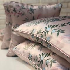 Подушка атласная розовая с принтом