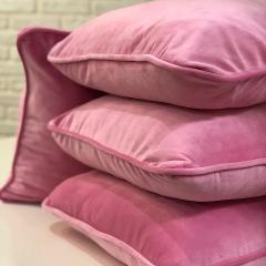 Подушка светло розовый плюш