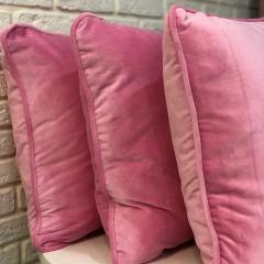 Подушка светло розовый плюш